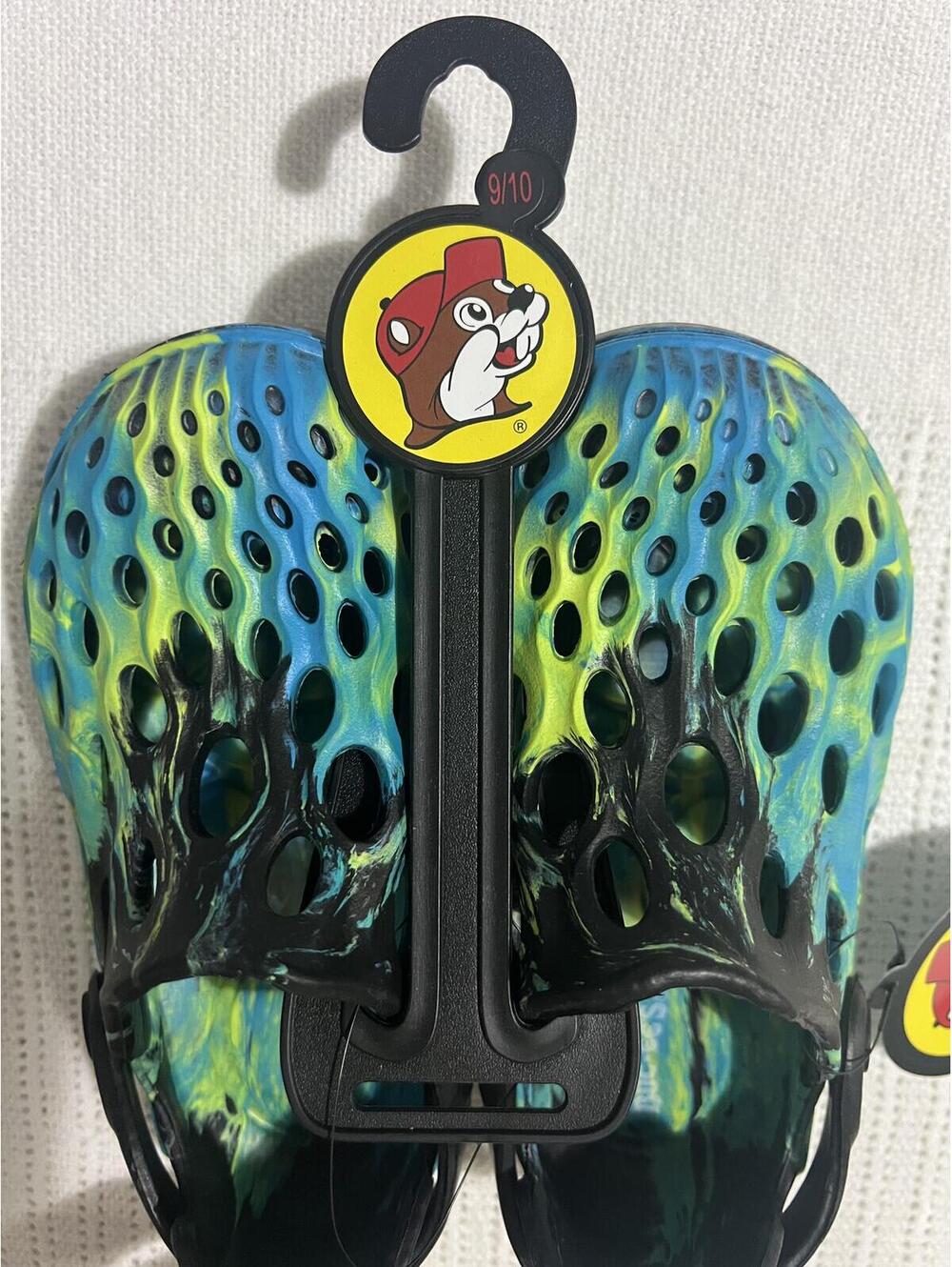 Buc-ee's Kids' Blue and Green Water Shoes Size 9/10 - Picture 2 of 3